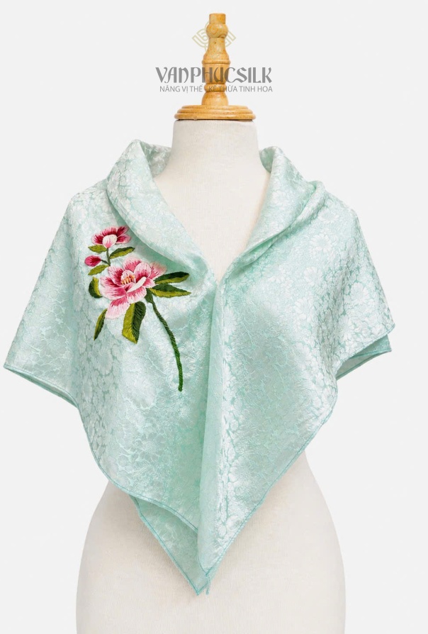 Khăn lụa satin  thêu hoa hồng 